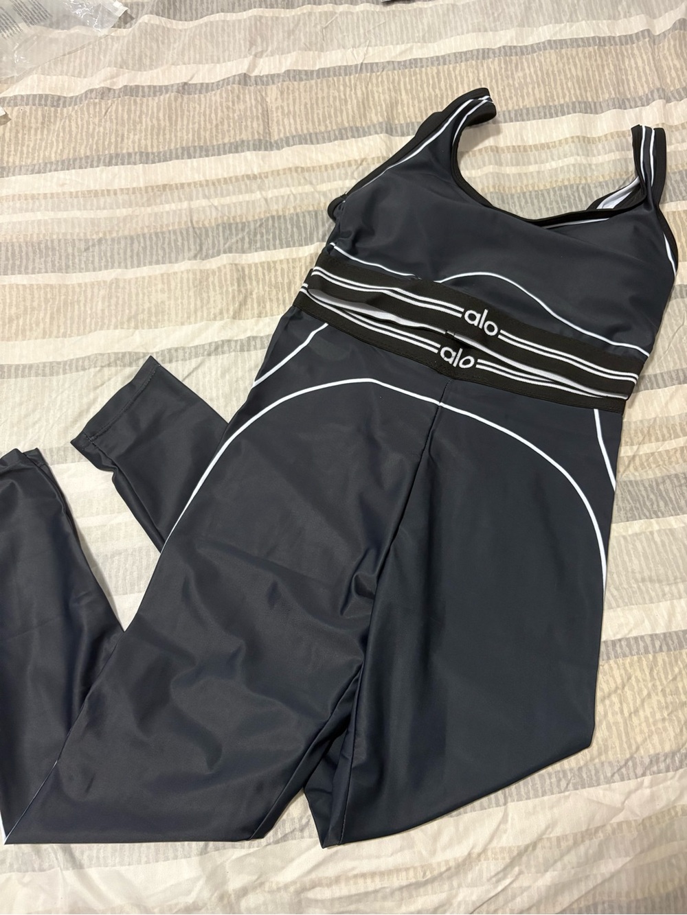 Alo Black Strappy Sports Bra & Legging Set